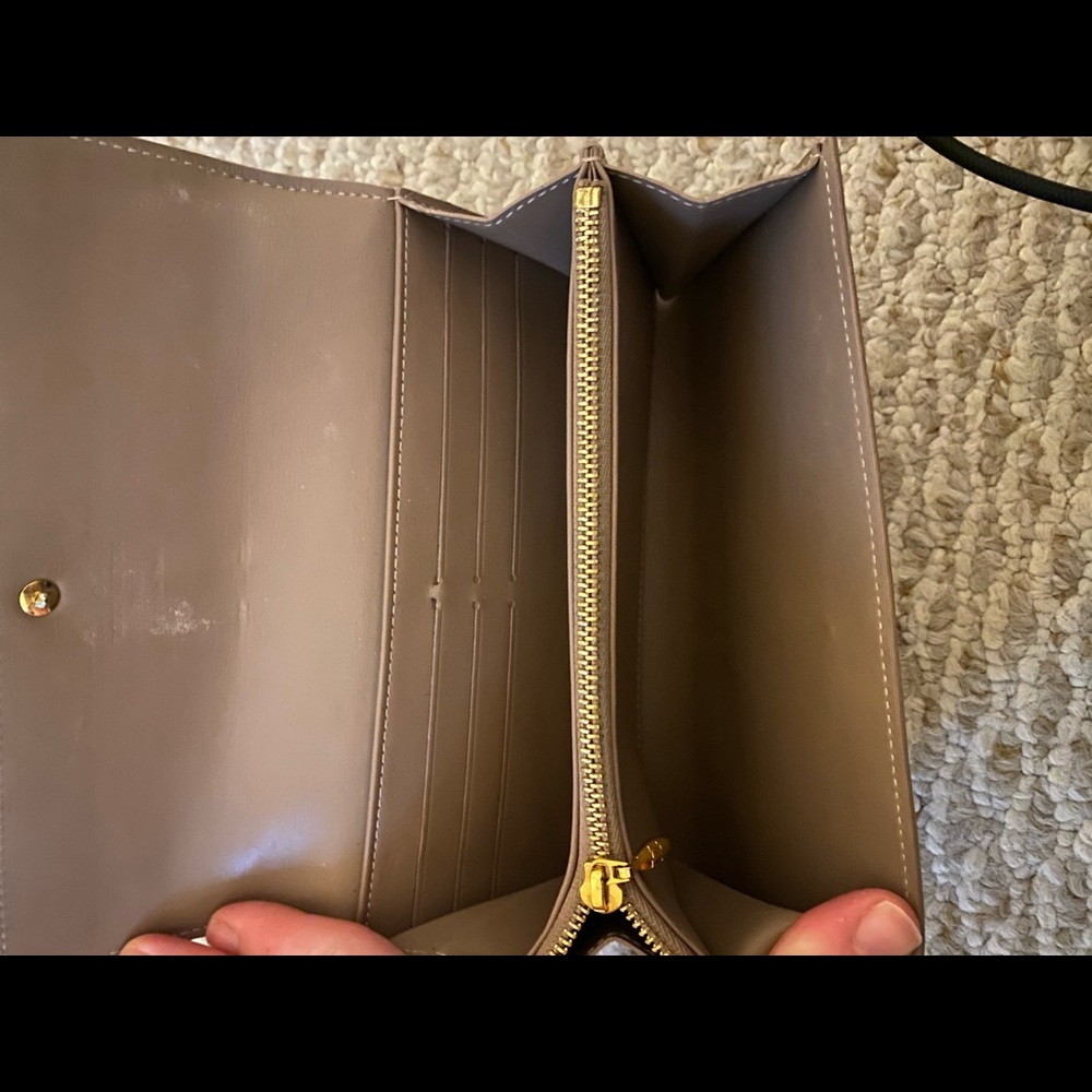 Louis Vuitton Sarah Wallet in Vernis Monogram - Picture 8 of 11